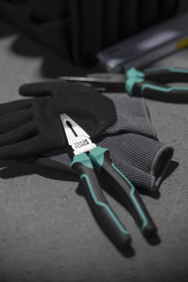 tradeforce-holding-tools-plier